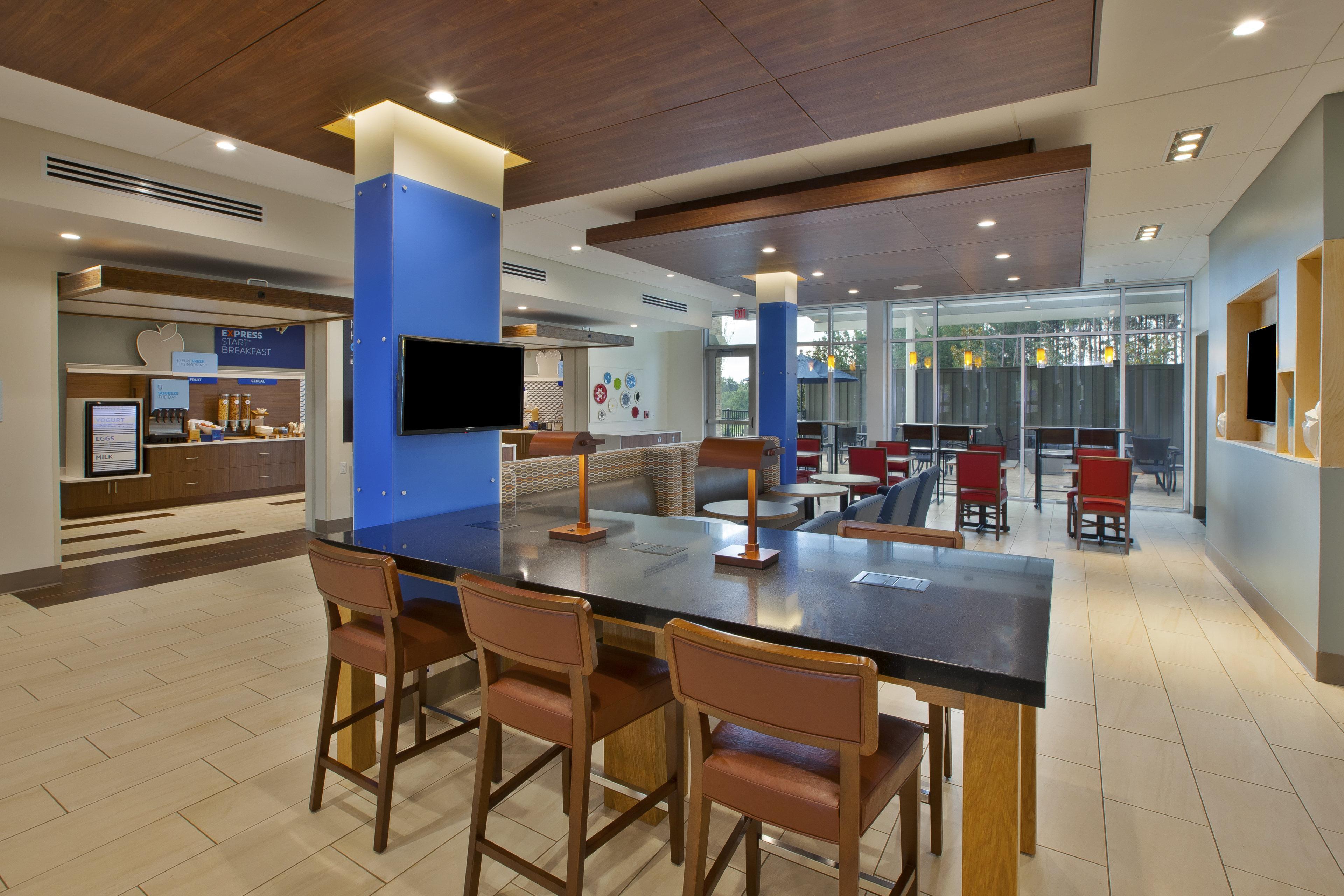 Holiday Inn Express And Suites South Hill By Ihg Εξωτερικό φωτογραφία